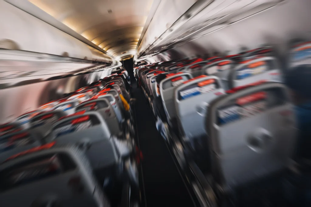 Avión se desploma 1.200 metros tras turbulencia y deja dos heridos