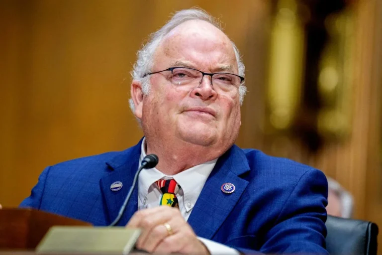 Por qué Trump destituye al jefe del IRS a dos meses de ser nombrado