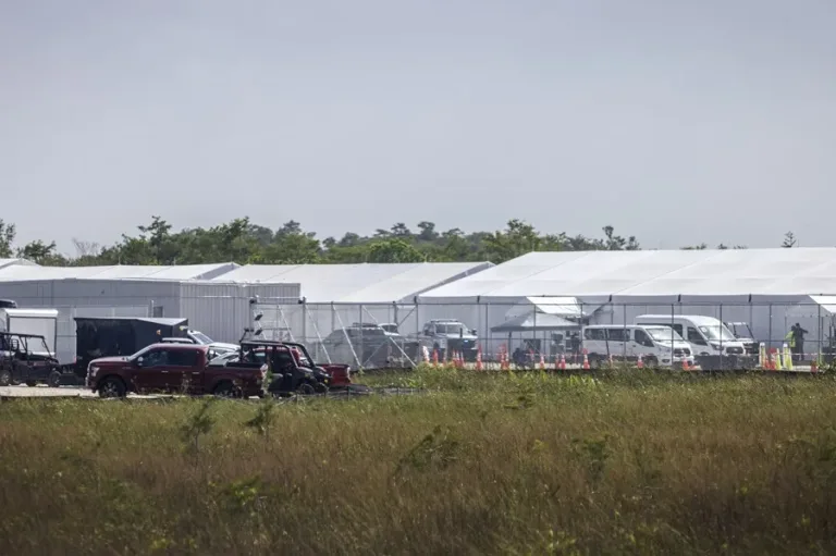 Florida abrirá otra cárcel para migrantes: esto se sabe