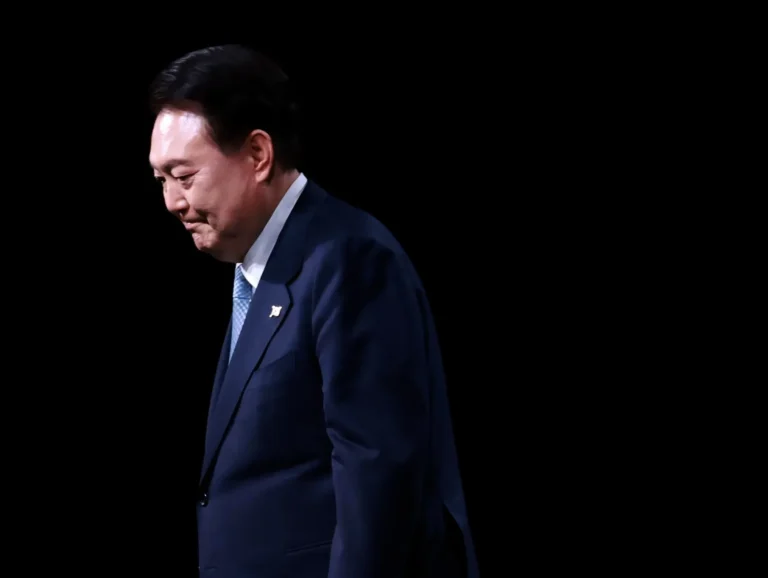 Corea del Sur: Expresidente Yoon se desnuda para no ser arrestado