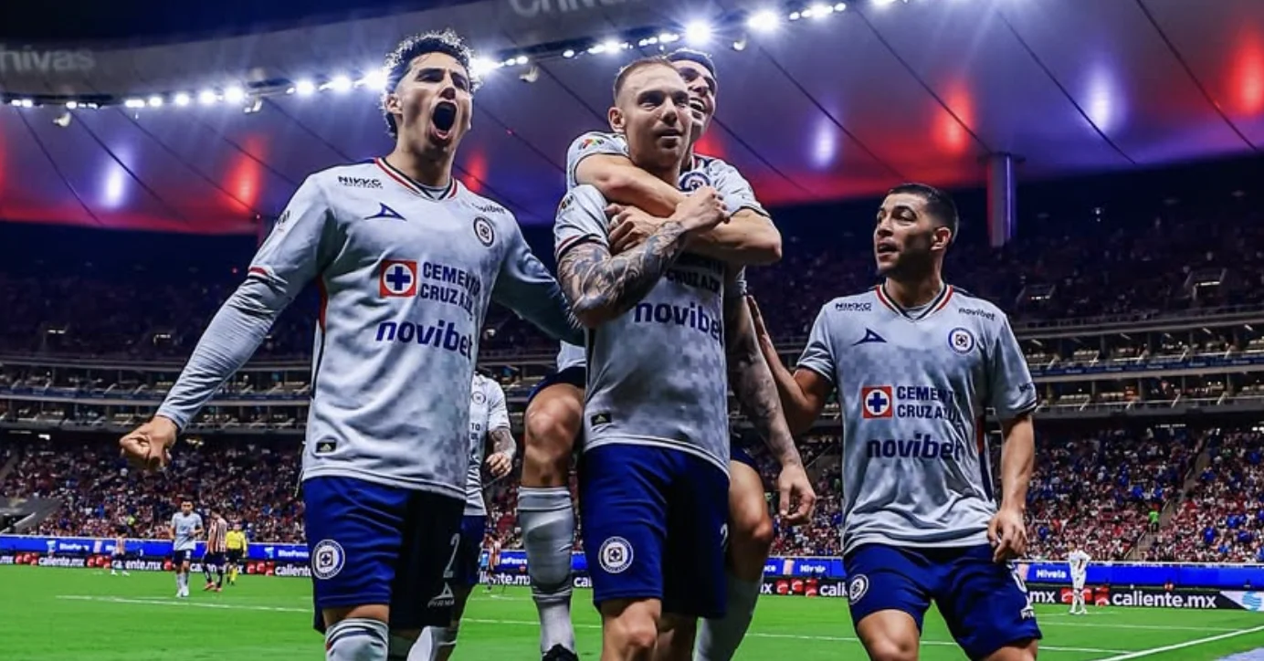 Cruz Azul se mantiene invicto ante Chivas