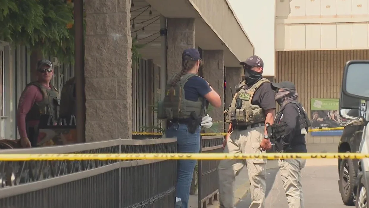 “Miedo y destrozos”: así describen la redada de ICE en un restaurante