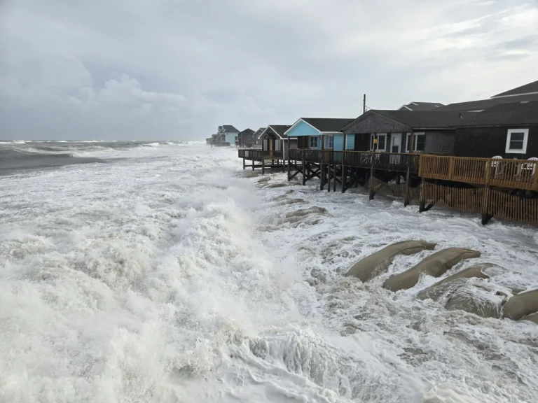 Huracán Erin preocupa en Carolina del Norte: alertan inundaciones