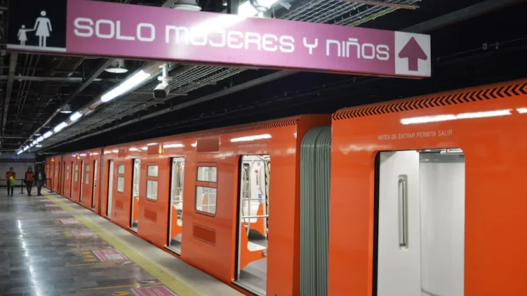 Policía impide a mujer trans acceder al área de mujeres en Metro de la CDMX