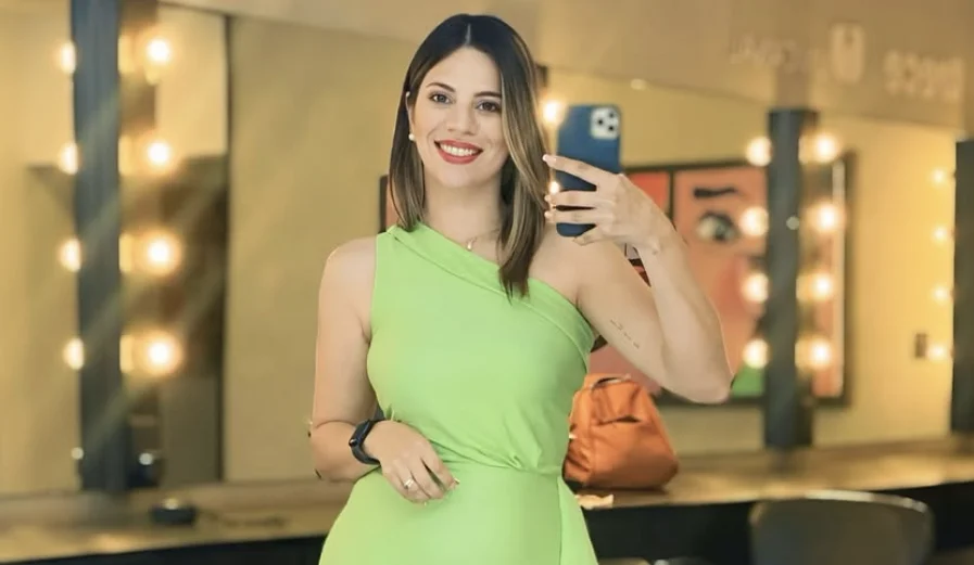 Conductora de televisión es despedida tras humillar a joven periodista