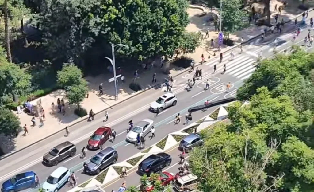 Caos en Paseo de la Reforma: graban la nueva película de Godzilla en México