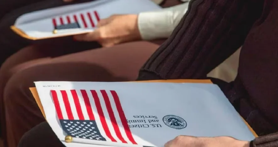 ¿Puedo ser deportado si pido la Green Card por familia?