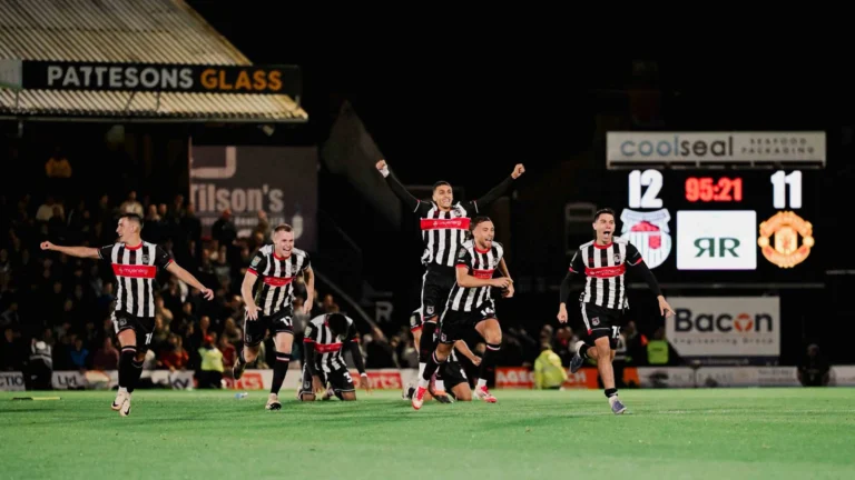 ¡Duelo de penales! Grimsby Town vence a Manchester United en la Carabao Cup
