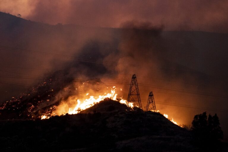 incendio que amenaza al norte de Los Ángeles