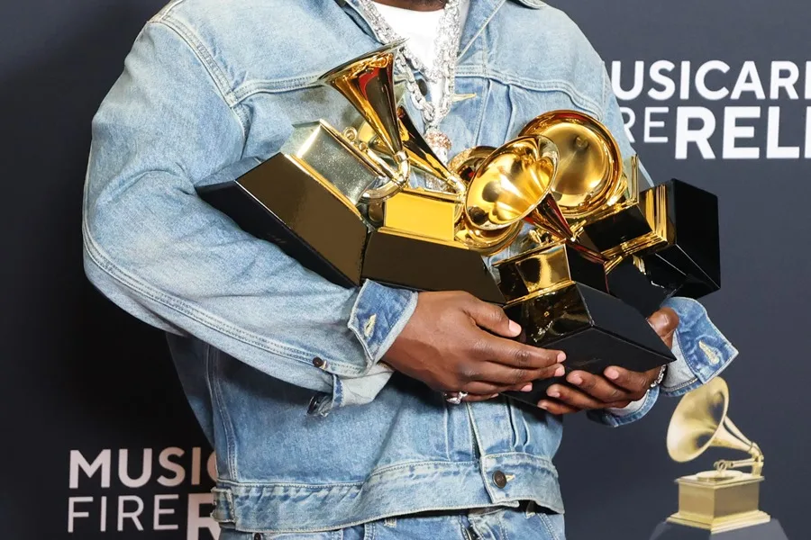 Latin Grammys reconocen a Olga Tañón, Bunbury y más