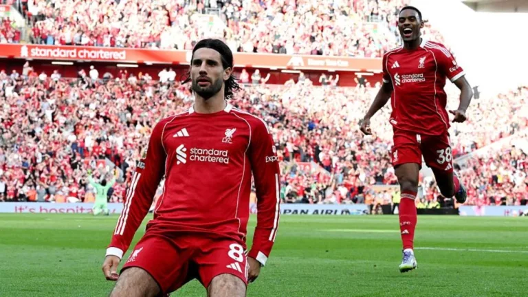 Liverpool se posiciona primero en la Premier tras vencer a Arsenal