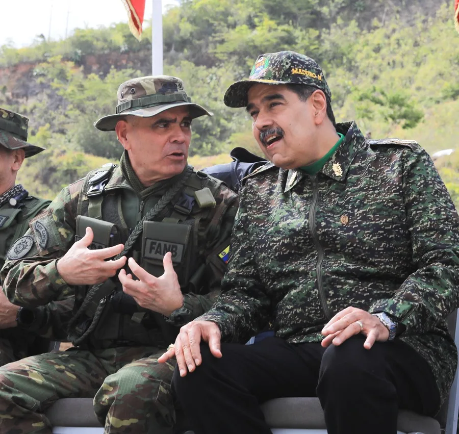 Buque de EE.UU. cruza Panamá para enfrentar a cartel ligado a Maduro