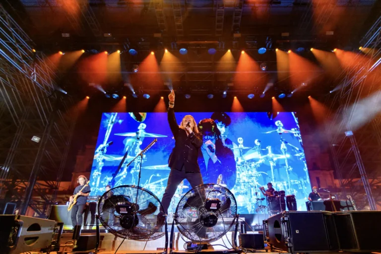 Los artistas latinos que llevarán su música de gira por EE.UU. en 2025