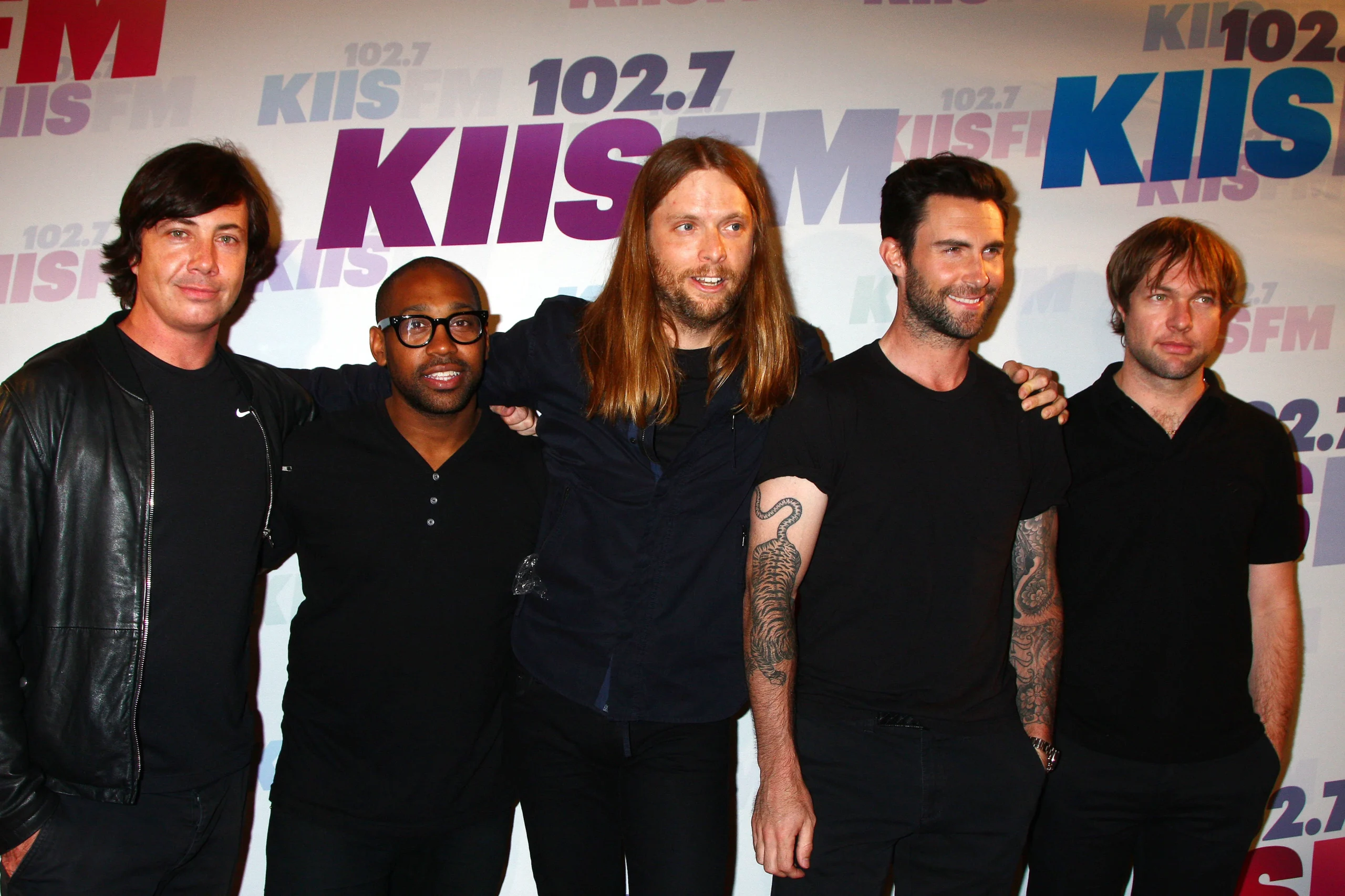 Escándalo en Maroon 5: exintegrante golpea a su esposa, ¿qué pasó?