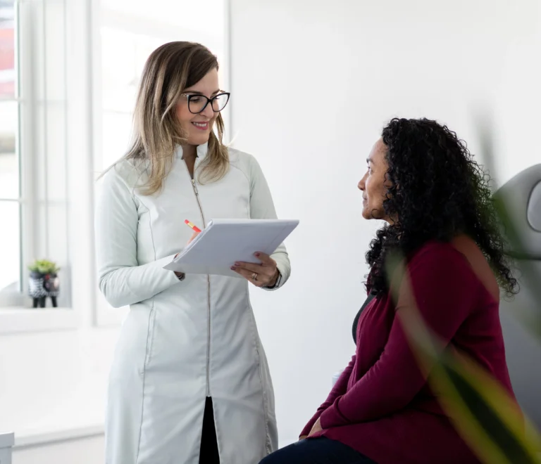 Medicaid y SNAP en riesgo: así impacta en familias latinas