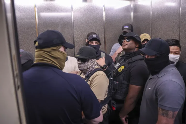 Lo que debes saber del fallo que bloquea deportaciones exprés