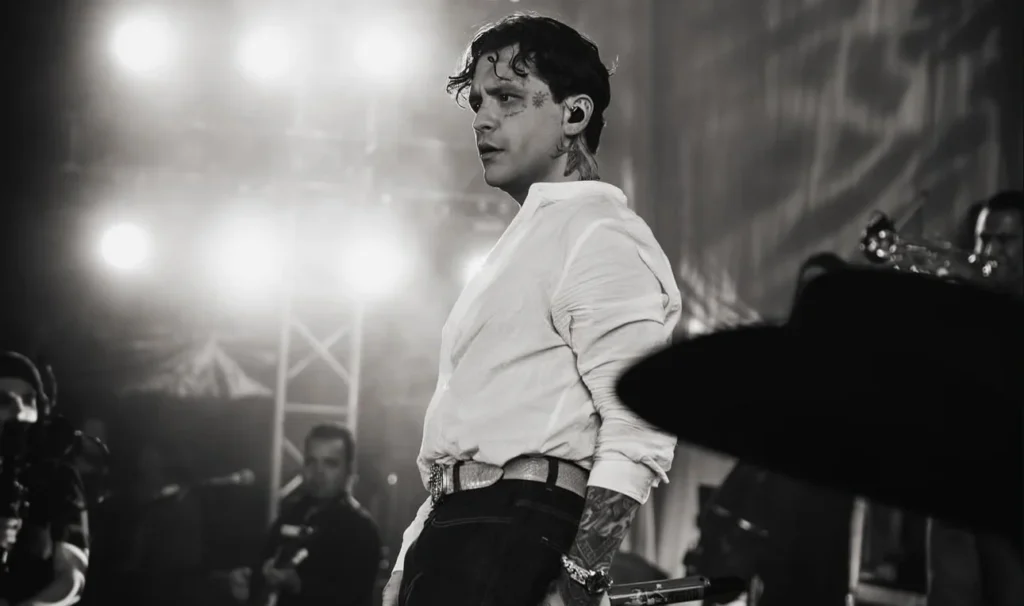 Se burlan de Nodal por dudar de su amor por Ángela Aguilar