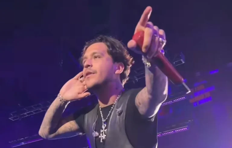 “¡Cazzu!”: el incómodo momento que vivió Nodal en concierto