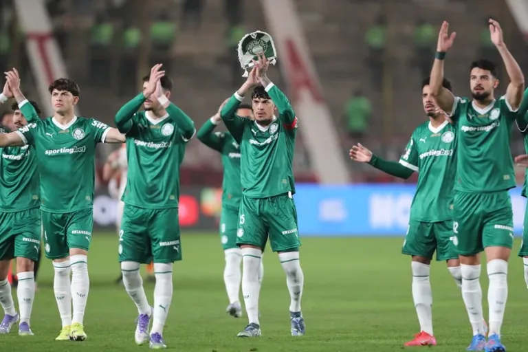 Palmeiras cerca de cuartos tras vencer Universitario de Perú