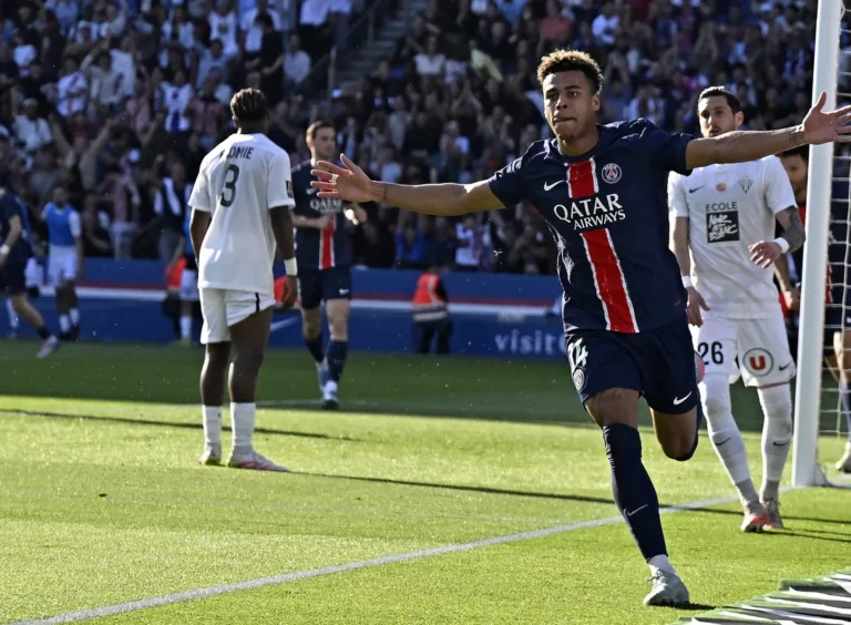 PSG vence por penal al Angers en la Ligue 1