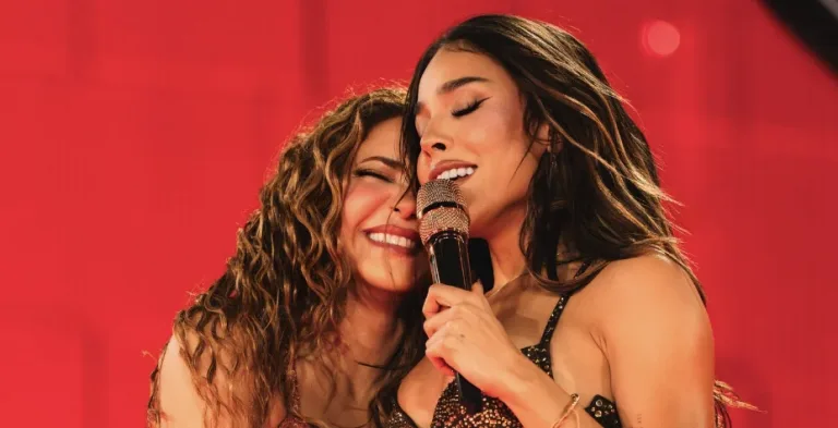 Shakira y Danna Paola hacen vibrar México con “Soltera” en vivo