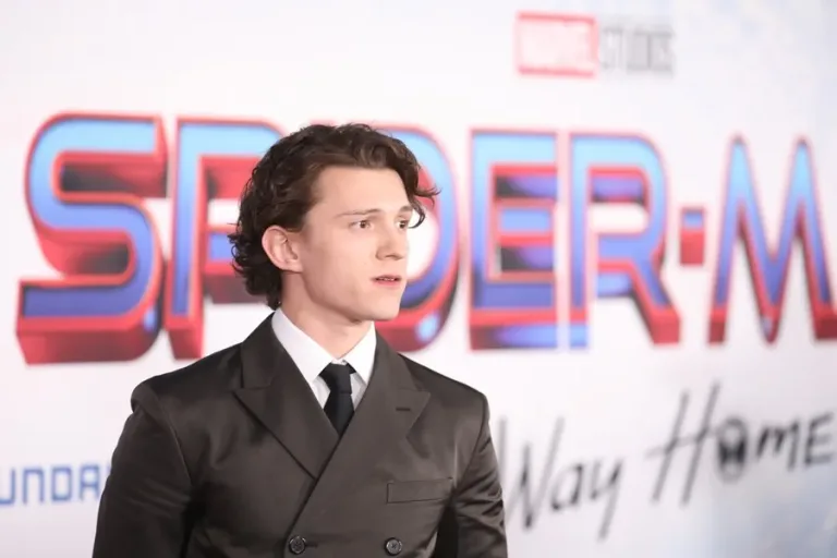 Tom Holland luce traje clásico en ‘Spider-Man: Brand New Day’