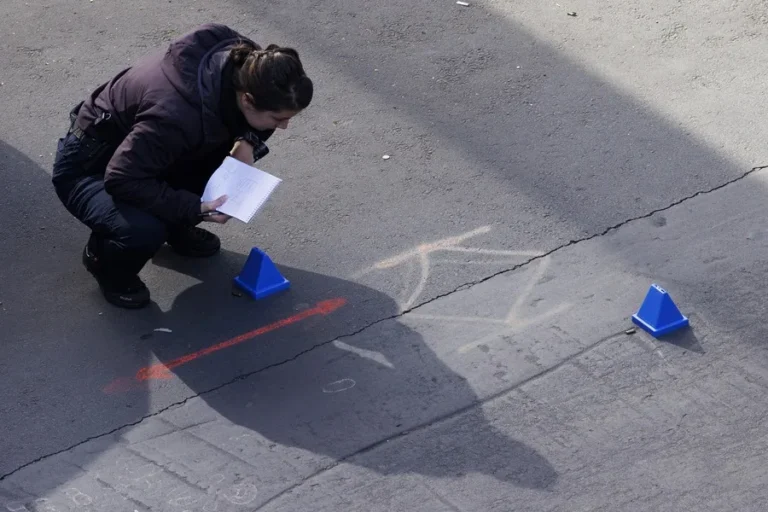 ¿Hay un vínculo entre antidepresivos y tiroteos? Así lo afirma Robert F. Kennedy Jr.