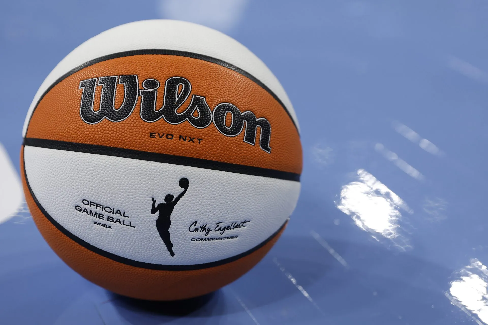 Escándalo en la WNBA: arrestan a joven tras arrojar un juguete sexual