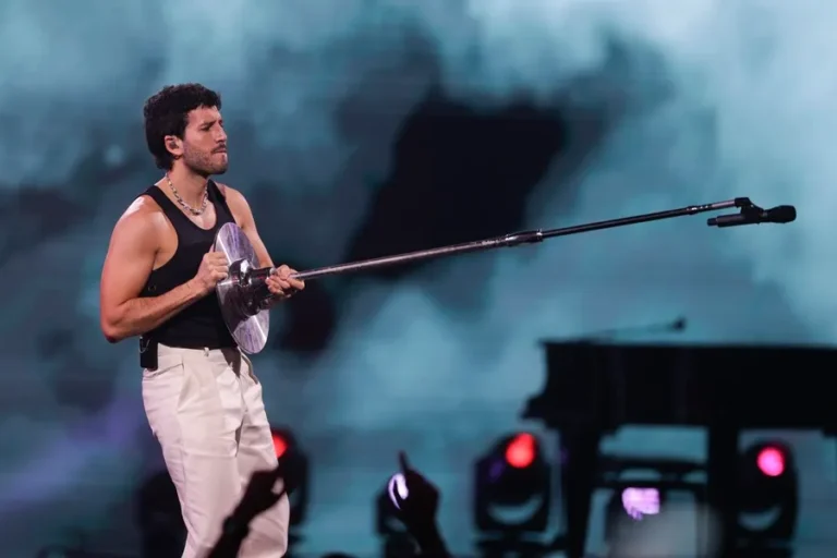 ¿Sebastián Yatra se quitó la ropa en un concierto? Esto pasó en España