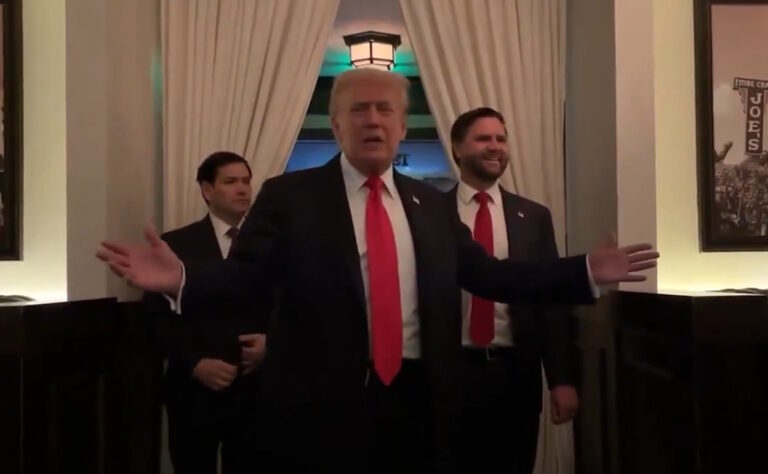 Abuchean a Trump en Washington