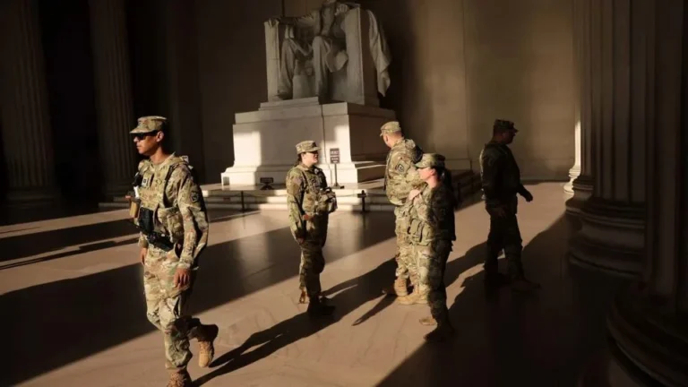 Ciudades santuario en la mira: Anuncian redadas en Chicago, Boston y más lugares