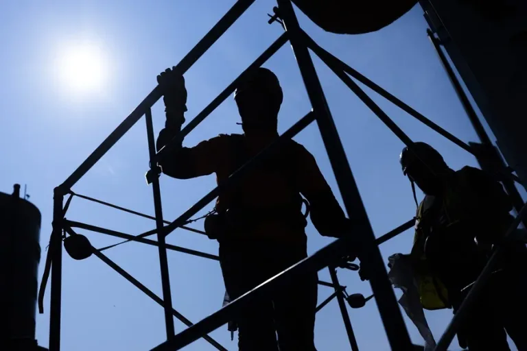 Casa Blanca advierte despidos masivos