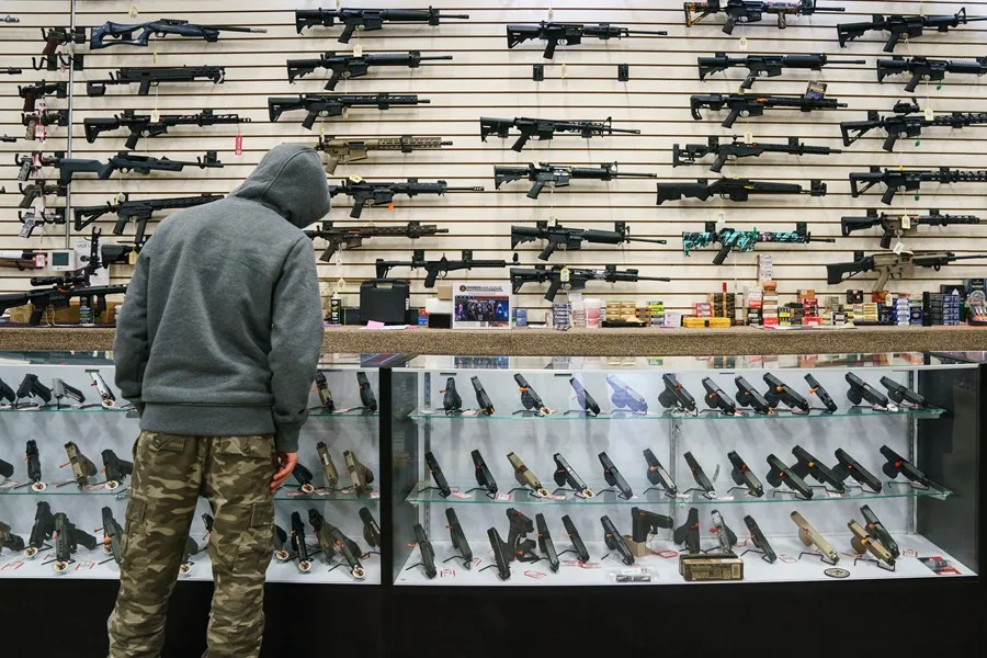 DOJ propone veto de armas para personas trans