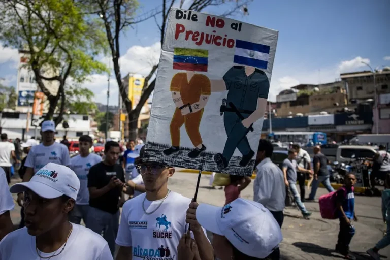 EE.UU. frena uso de ley para deportar venezolanos