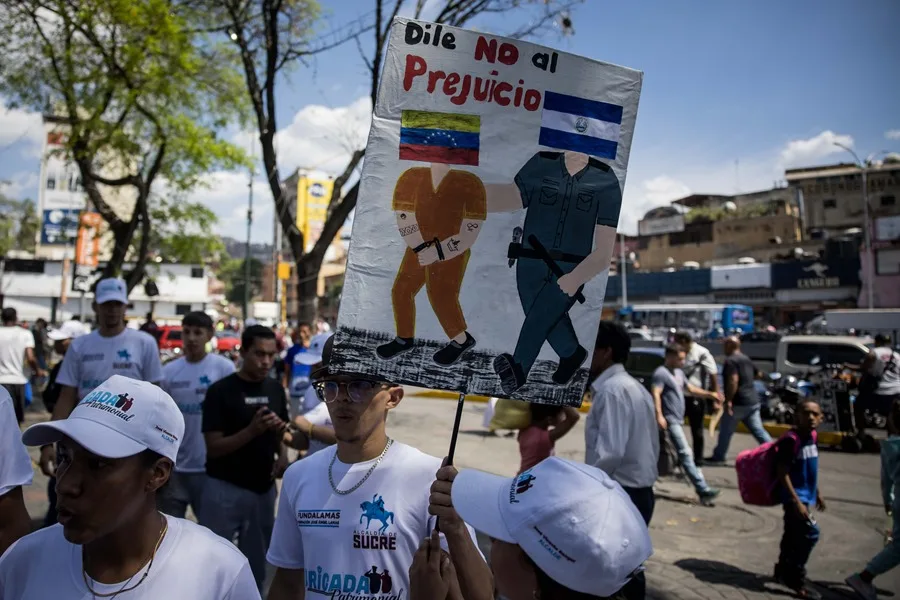 EE.UU. frena uso de ley para deportar venezolanos