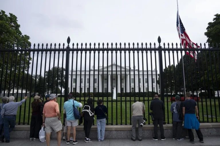 EE.UU. pide $100.000 por visa de trabajo