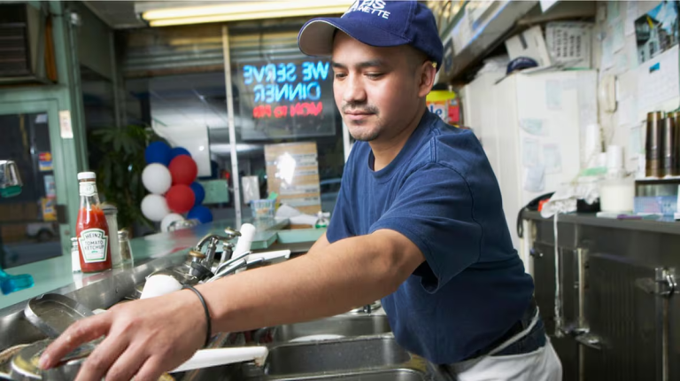 ¿Cómo conseguir empleo rápido siendo latino en EE.UU.?