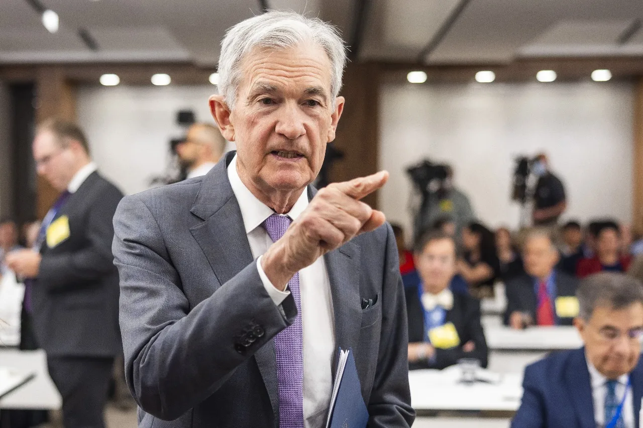 EN PORTADA FED CEDE A TRUMP