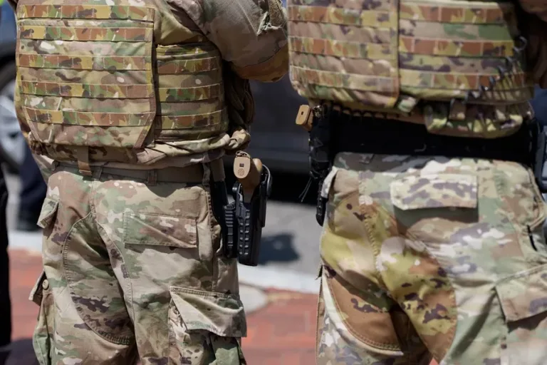 Envían federales a Memphis