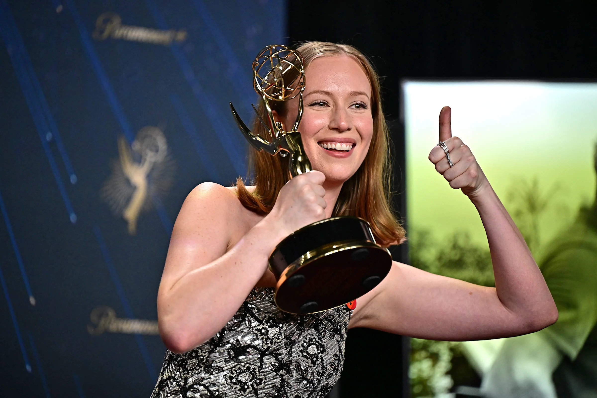 Hannah Einbinder defiende a migrantes en los Emmy 2025