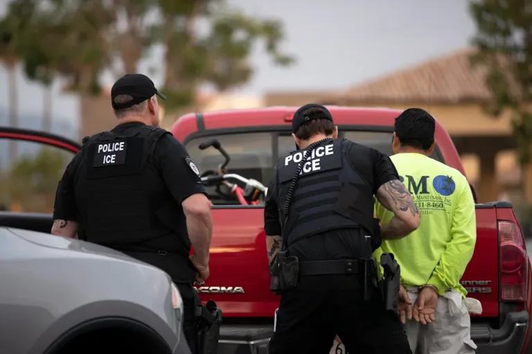 ICE detiene a 300 migrantes