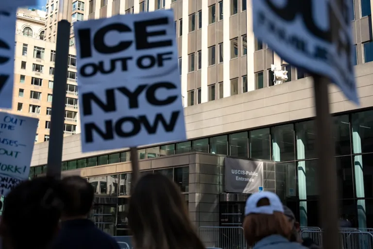 ICE no pudo detenerlo: el repartidor que escapó de una redada en bicicleta y dejó atrás a los agentes