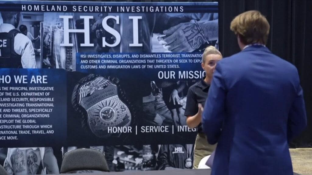 ICE planea ferias de empleo para reclutar