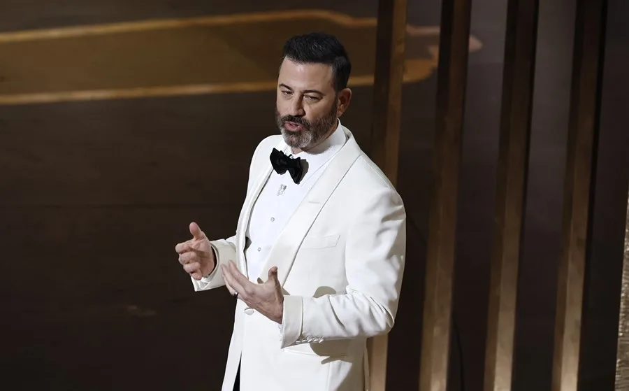 Jimmy Kimmel lanza dardos contra Trump en