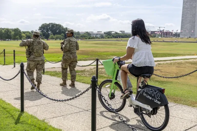 Latinos en Washington demandan a Trump