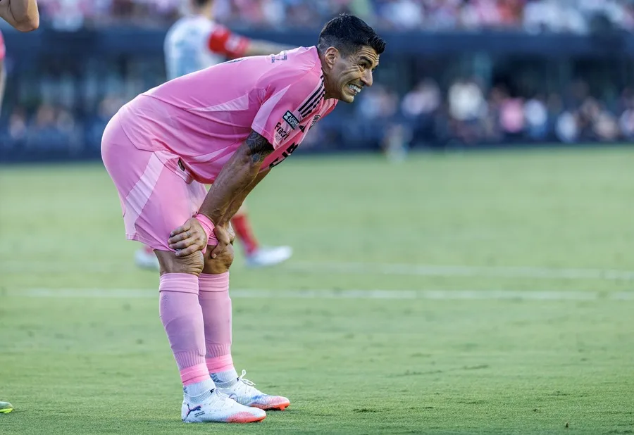 Luis Suárez escupe a técnico de Sounders
