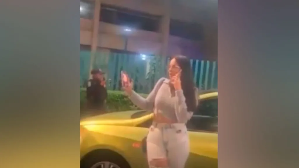 Mujer llama “cerda” a policía en Ciudad de México