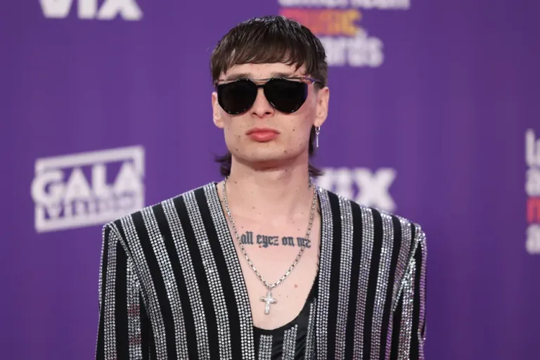 Peso Pluma defiende la comida mexicana