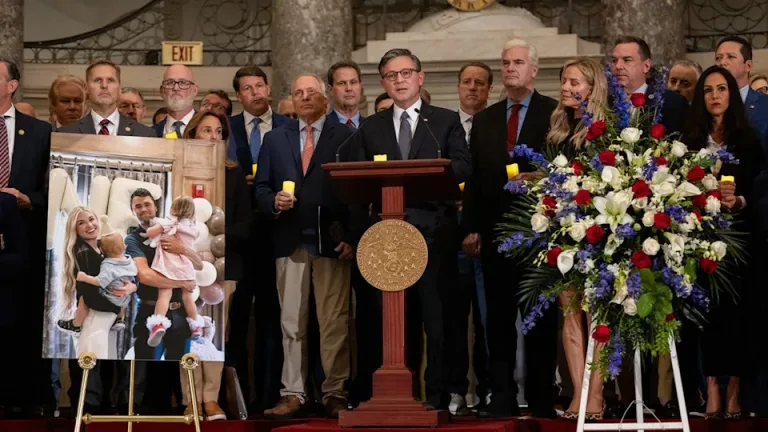 Senado aprueba Día Nacional por muerte de Charlie Kirk