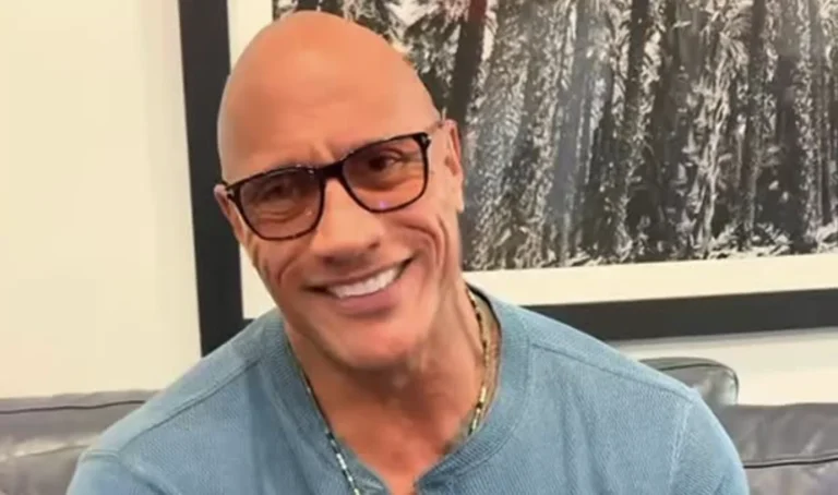 'La Roca' rompe en llanto tras 15 minutos de aplausos por “The Smashing Machine”